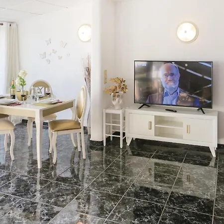 Apartment 2 Bedroom Stunning In