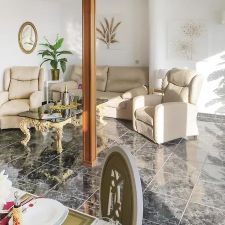Apartment 2 Bedroom Stunning In