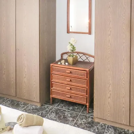 2 Bedroom Stunning In *